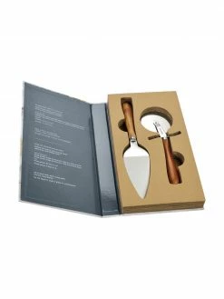 Andrea House Accessoires pour pizza argentés avec manche en bois Belli, 2 élém., larg. 32 x haut. 4 cm -Cuisine Soldes 2022 Accessoires pour pizza argentes avec manche en bois Belli 2 elem 4