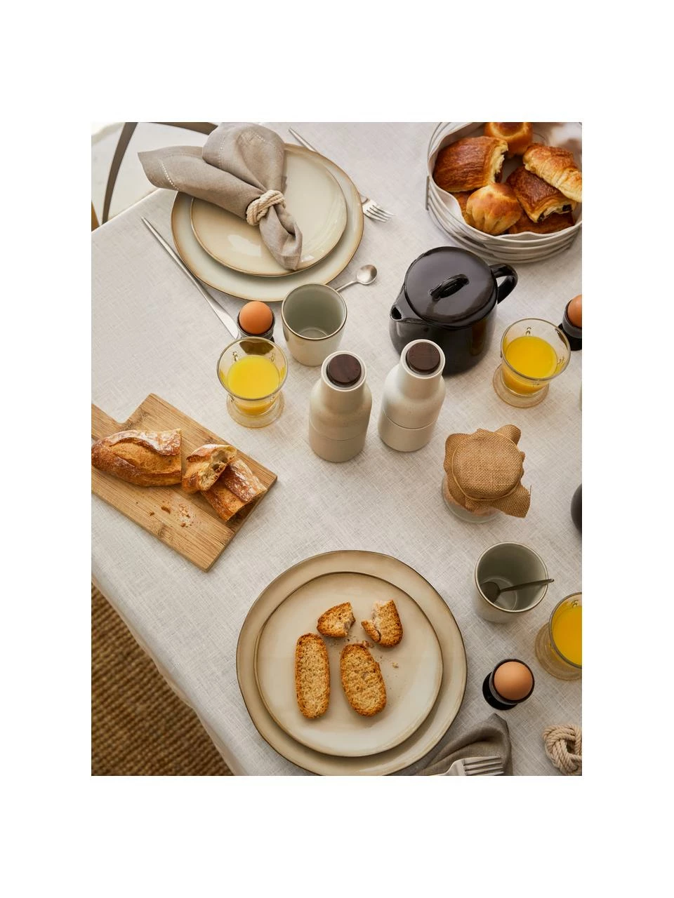 Westwing Collection Assiette à dessert en grès beige faite main Thalia, 2 pièces, Ø 23 x haut. 3 cm 6 Westwing Collection Assiette à dessert en grès beige faite main Thalia, 2 pièces, Ø 23 x haut. 3 cm – Image 4