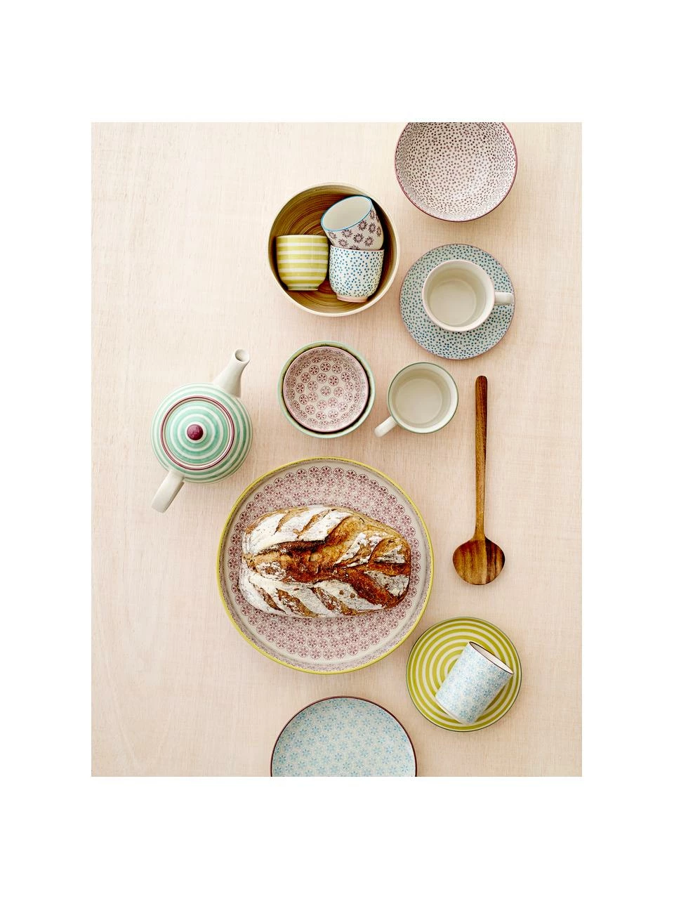 Bloomingville Assiette à pain peinte à la main Holly, 3 élém., Ø 16 cm 4 Bloomingville Assiette à pain peinte à la main Holly, 3 élém., Ø 16 cm – Image 2