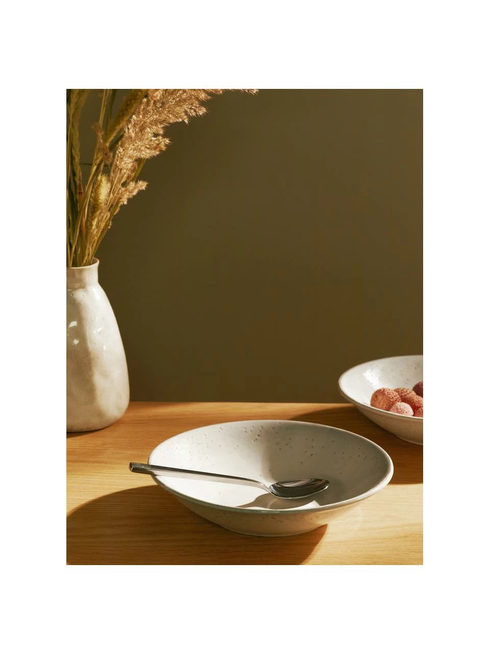 Broste Copenhagen Assiette creuse faite main Nordic Sand Ø 22 cm, 4 pièces, Ø 22 x haut. 5 cm 4 Broste Copenhagen Assiette creuse faite main Nordic Sand Ø 22 cm, 4 pièces, Ø 22 x haut. 5 cm – Image 2