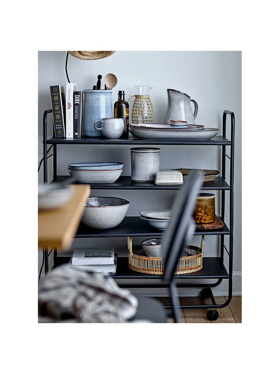 Bloomingville Assiette creuse rustique en grès Sandrine, Ø 22 cm 4 Bloomingville Assiette creuse rustique en grès Sandrine, Ø 22 cm – Image 2