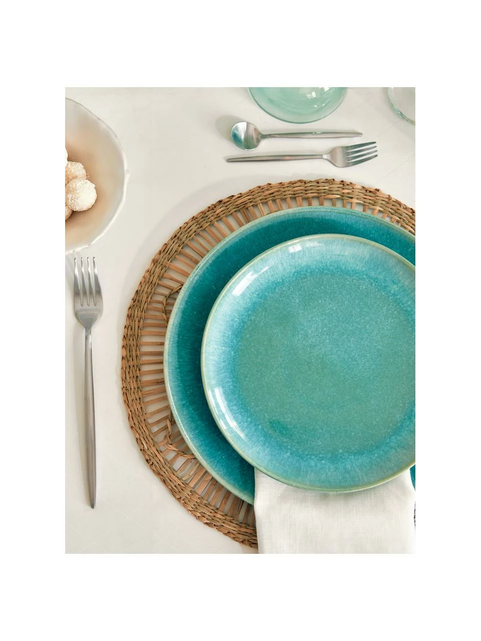 Westwing Collection Assiette plate artisanale grès turquoise avec émail Anthia, 2 pièces, Ø 28 x haut. 3 cm 4 Westwing Collection Assiette plate artisanale grès turquoise avec émail Anthia, 2 pièces, Ø 28 x haut. 3 cm – Image 2