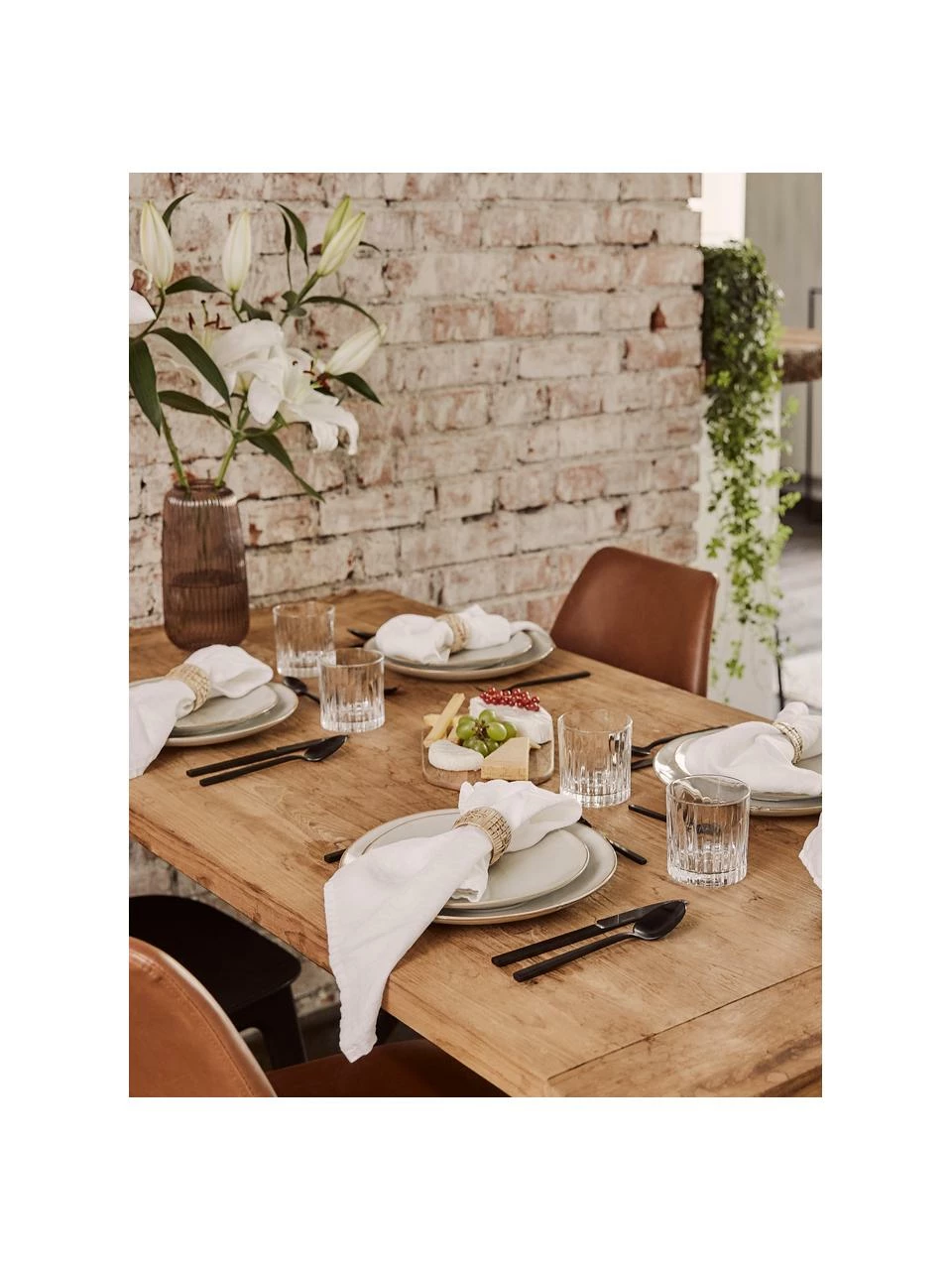 Westwing Collection Assiette plate en grès beige faite main Thalia, 2 pièces, Ø 28 x haut. 3 cm 4 Westwing Collection Assiette plate en grès beige faite main Thalia, 2 pièces, Ø 28 x haut. 3 cm – Image 2