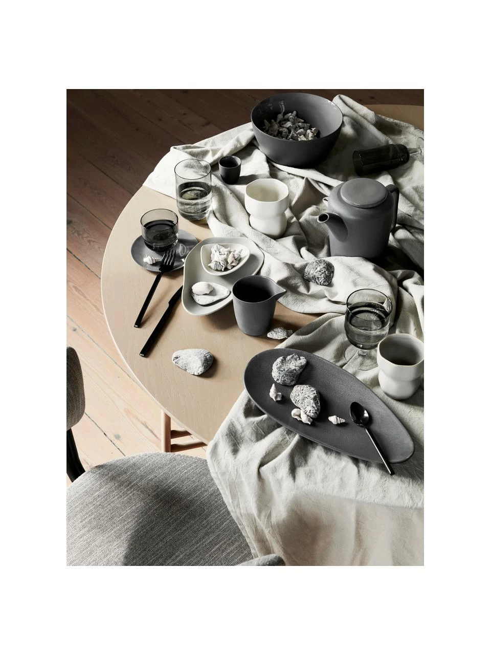 Broste Copenhagen Assiette plate grès cérame Limfjord, larg. 32 x long. 16 cm 4 Broste Copenhagen Assiette plate grès cérame Limfjord, larg. 32 x long. 16 cm – Image 2