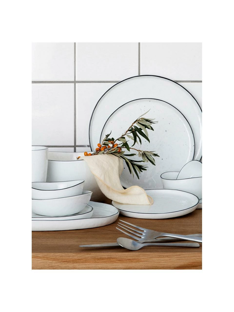 Broste Copenhagen Bol en porcelaine avec bord noir, fait main Salt, 2 pièces, Ø 20 cm, Ø 20 x haut. 4 cm 5 Broste Copenhagen Bol en porcelaine avec bord noir, fait main Salt, 2 pièces, Ø 20 cm, Ø 20 x haut. 4 cm – Image 3