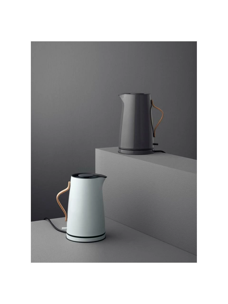 Stelton Bouilloire blanche bleutée Emma, 1,2 lSeulement 1 produit disponible 4 Stelton Bouilloire blanche bleutée Emma, 1,2 lSeulement 1 produit disponible – Image 2