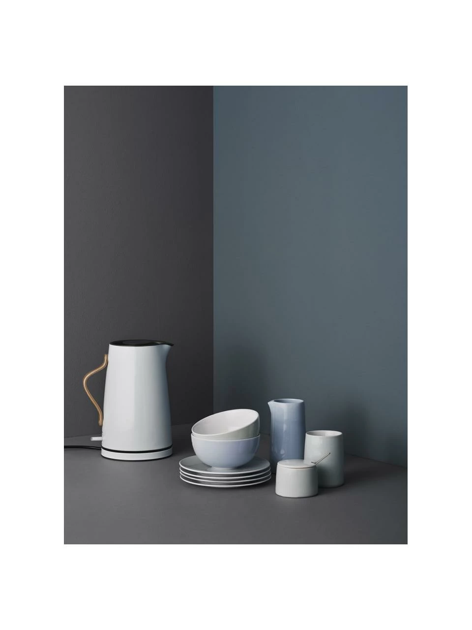 Stelton Bouilloire blanche bleutée Emma, 1,2 lSeulement 1 produit disponible 6 Stelton Bouilloire blanche bleutée Emma, 1,2 lSeulement 1 produit disponible – Image 4