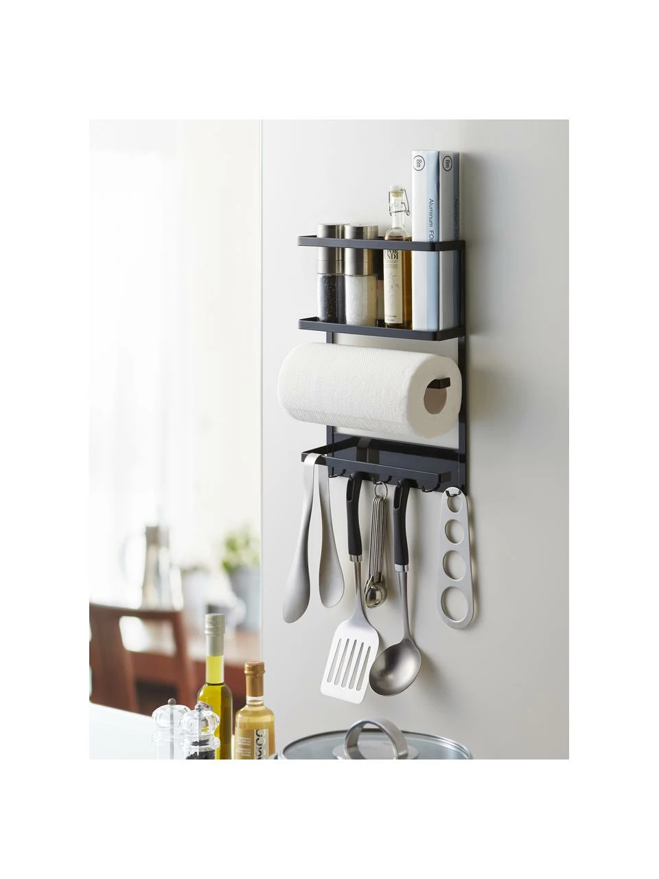 Yamazaki Étagère latérale magnétique noir Tower, larg. 25 x long. 34 cm 5 Yamazaki Étagère latérale magnétique noir Tower, larg. 25 x long. 34 cm – Image 3