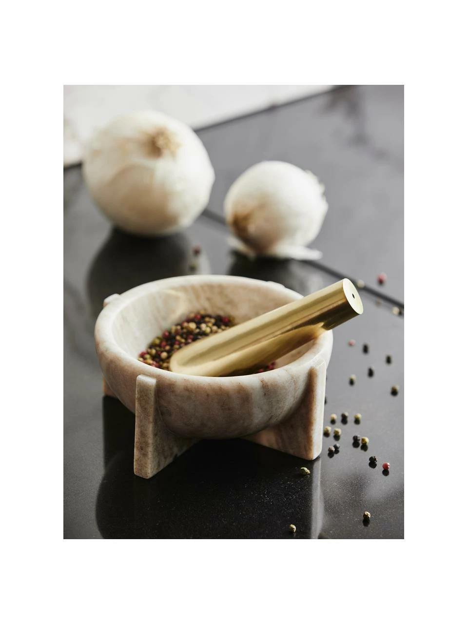 Nordal Mortier en marbre avec pilon doré Rocoto, 2 élém., Ø 17 x haut. 8 cmSeulement 1 produit disponible 4 Nordal Mortier en marbre avec pilon doré Rocoto, 2 élém., Ø 17 x haut. 8 cmSeulement 1 produit disponible – Image 2