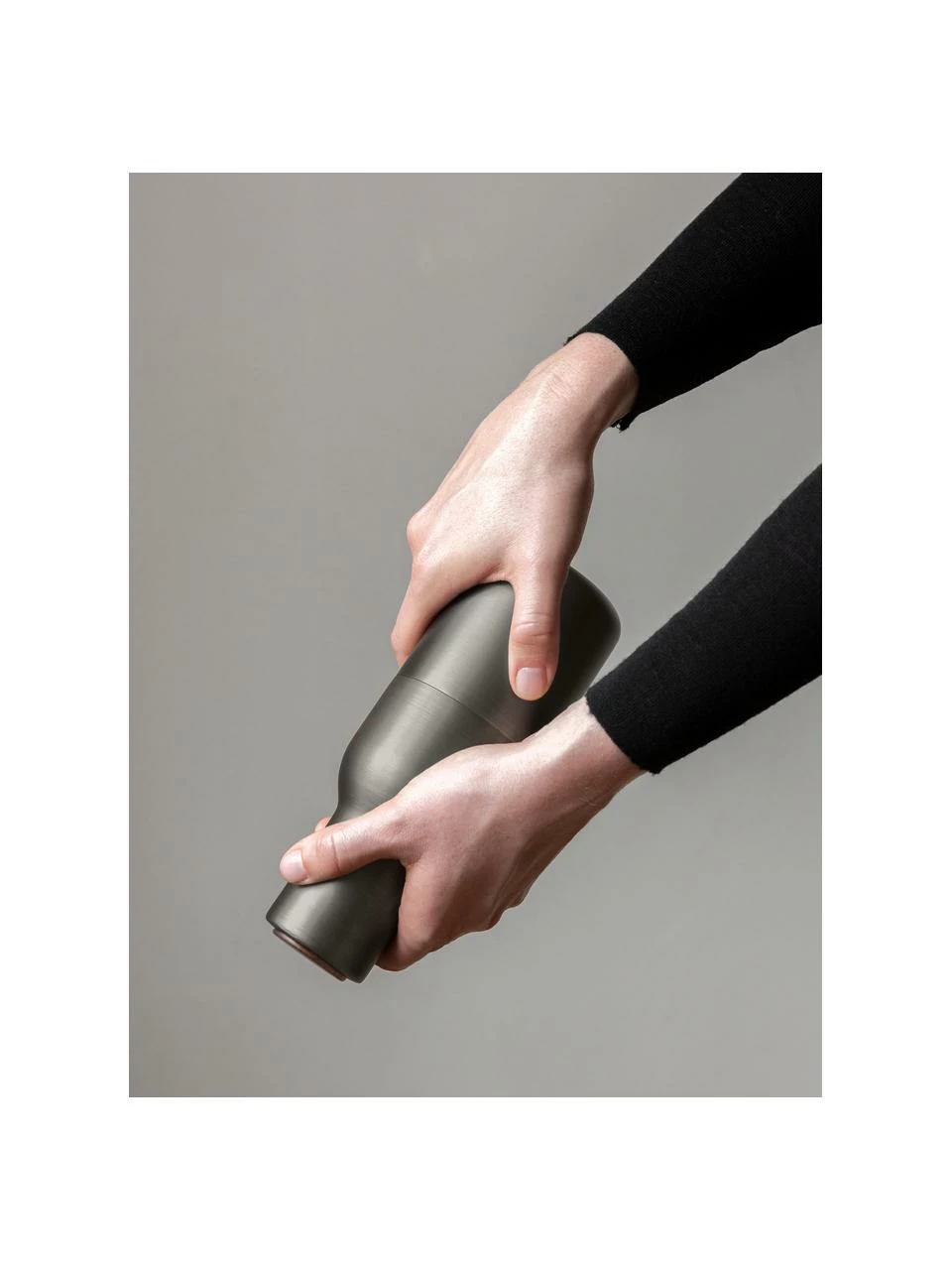 Menu Moulin à épices design Bottle Grinder, 2 élém., Ø 8 x haut. 21 cmDisponibilité limitée 8 Menu Moulin à épices design Bottle Grinder, 2 élém., Ø 8 x haut. 21 cmDisponibilité limitée – Image 6