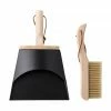 Bloomingville Pelle et balai en bois Sylwia, 2 élém., Lot de différentes tailles -Cuisine Soldes 2022 Pelle et balai en bois Sylwia 2 elem