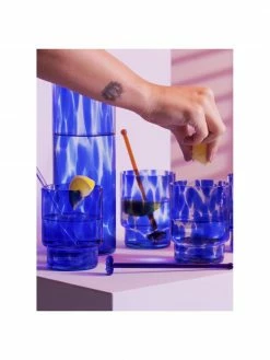 &k amsterdam Pichet bleu/transparent Tortoise, 800 ml, Ø 8 x haut. 24 cm, 800 mlDisponibilité limitée -Cuisine Soldes 2022 Pichet bleutransparent Tortoise 800 ml 4