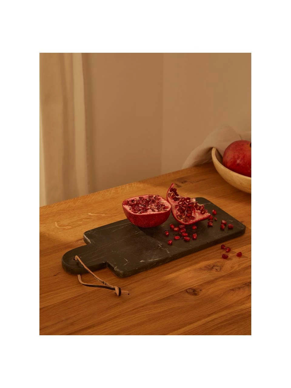 Planche à découper en marbre avec sangle pour suspendre Johana, 15 x 38 cm, larg. 15 x long. 38 cm 4 Planche à découper en marbre avec sangle pour suspendre Johana, 15 x 38 cm, larg. 15 x long. 38 cm – Image 2