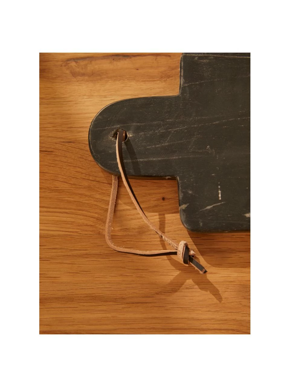 Planche à découper en marbre avec sangle pour suspendre Johana, 15 x 38 cm, larg. 15 x long. 38 cm 5 Planche à découper en marbre avec sangle pour suspendre Johana, 15 x 38 cm, larg. 15 x long. 38 cm – Image 3