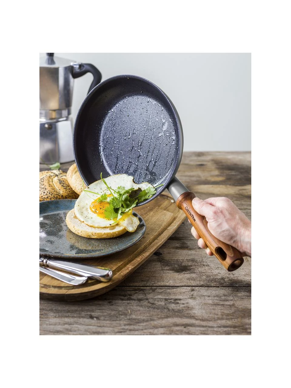 Poêles avec spatule Mayflower Pro, 3 élém., Lot de différentes tailles 4 Poêles avec spatule Mayflower Pro, 3 élém., Lot de différentes tailles – Image 2