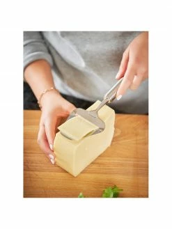 Râpe à fromage acier inoxydable Perfection, larg. 8 x long. 24 cm -Cuisine Soldes 2022 Rape a fromage acier inoxydable Perfection 3