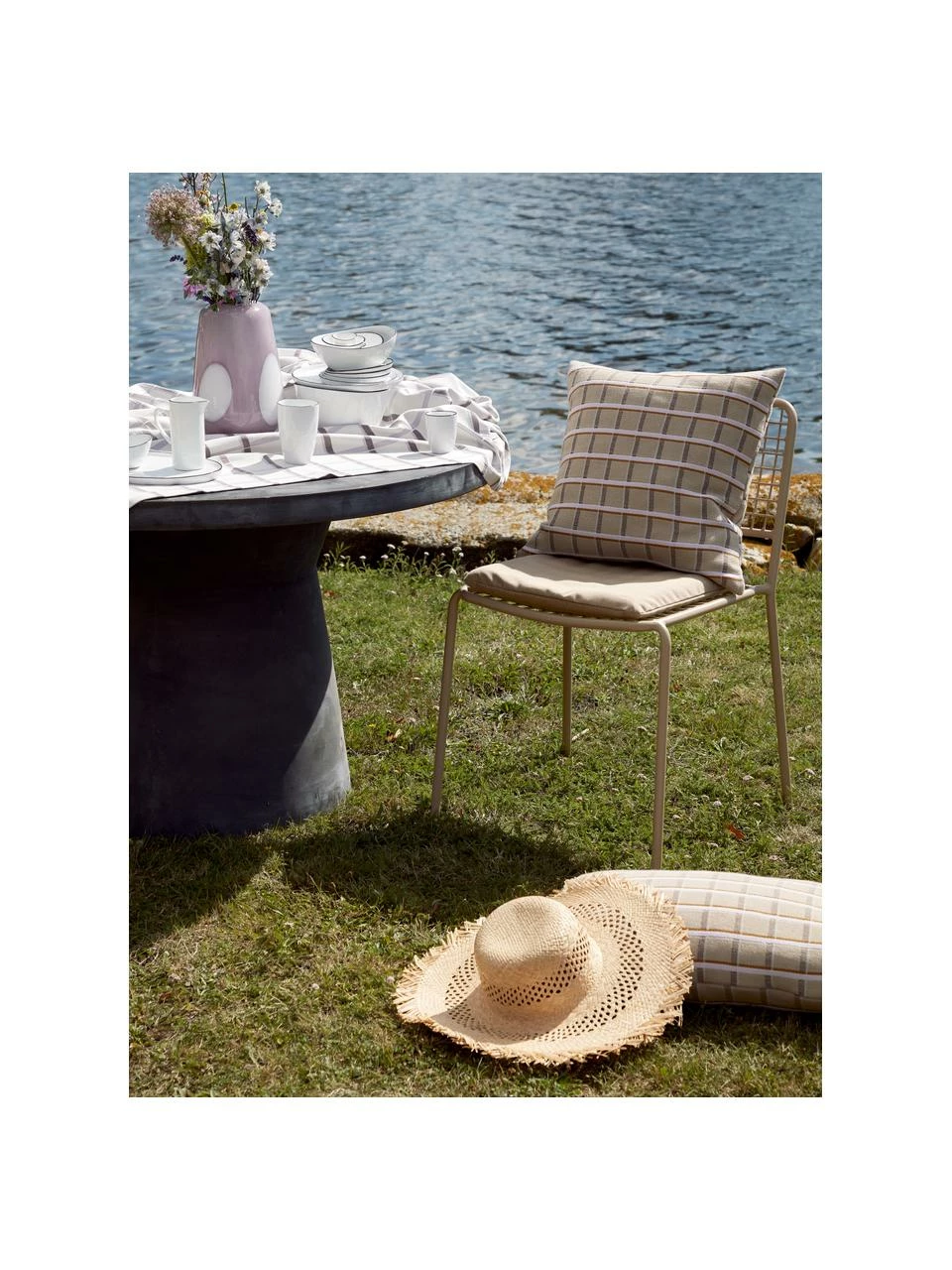 Broste Copenhagen Tasse à expresso en porcelaine avec bord noir, faite main Salt, 4 pièces, Ø 6 x haut. 8 cm, 100 ml 4 Broste Copenhagen Tasse à expresso en porcelaine avec bord noir, faite main Salt, 4 pièces, Ø 6 x haut. 8 cm, 100 ml – Image 2